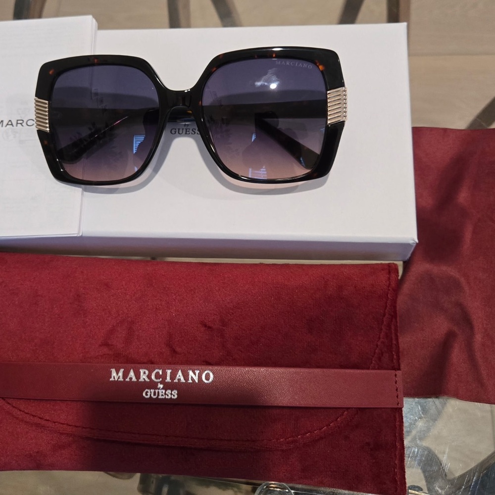 GUESS BY MARCIANO